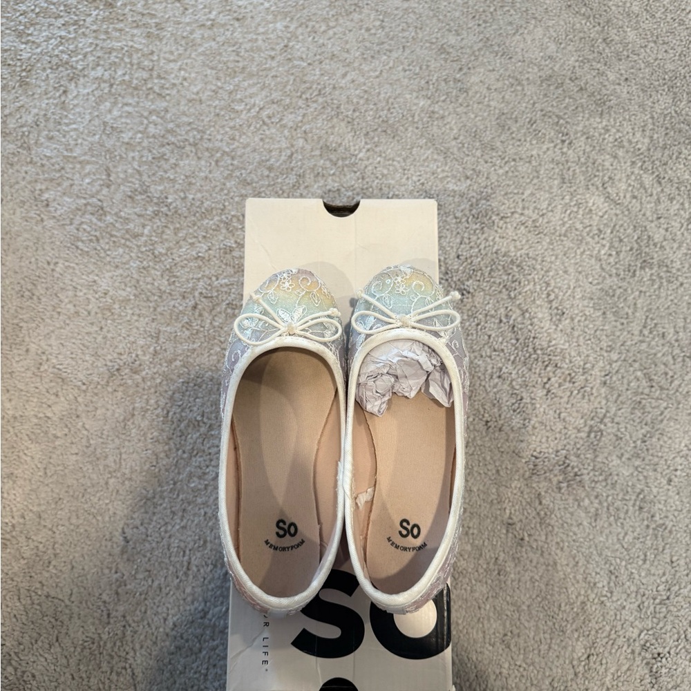 SO Women's White Lace Ballet Flats